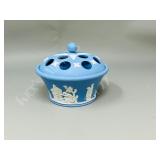 Wedgewood potpouri 4 1/2" jar,