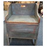 28ï¿½ Antique Oak Commode