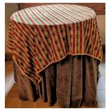 Round Table w/Decorative Tablecloths