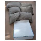 6 Brown Pillows & Orthex Bed Wedge