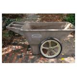 58" Rubbermaid Garden Gondola