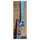2 Pipe wrenches