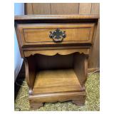 Vintage Early American/Colonial Nightstand