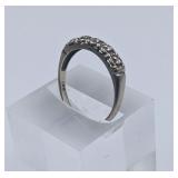 14K Gold & Diamond Ring w/5 Diamonds