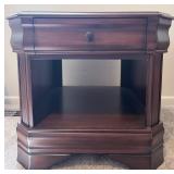 Nice Mahogany? Wood Side Table