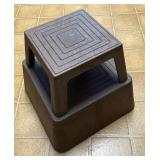 Rubbermaid 2 Tier Stool