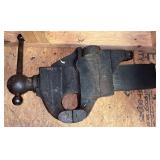 heavy-duty machinist's bench vise