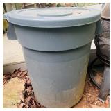 Rubbermaid Brute Container w/Lid