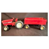 VTG ERTLInt'll Harvester Toy Tractor & Wago