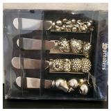 NEW Dellarobbia Fruit Theme Metal Spreaders