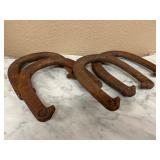 4 Horseshoes
