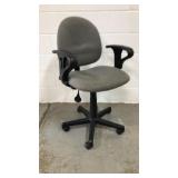 Adjustable Height Swivel Office Chair