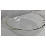 Pyrex serving bowl