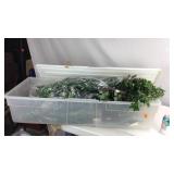 Box of artificial hedge branches