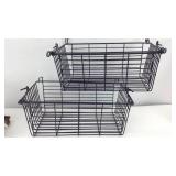 Set of two metal hanging baskets