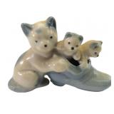 VTG Porcelain Cat and Kittens in Shoe Figurine