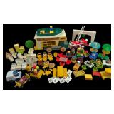 VTG Fisher-Price Little People Camper & Accessorie