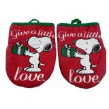 Peanuts Snoopy Christmas Oven Mitt Pair