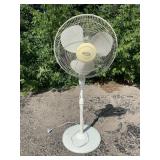 Feature Comforts Adjustable Height Oscillating Fan