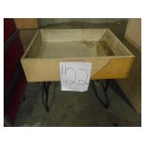 Small bin with folding legs