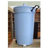 Rubbermaid Trash Can w/ Lid