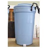 Rubbermaid Trash Can w/ Lid