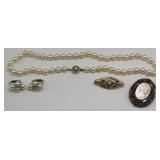 JEWELRY. Assorted Vintage Jewelry Grouping. JEWELRY. Assorted Vintage Jewelry Grouping.
