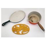 Enameled cast iron pot pan trivet