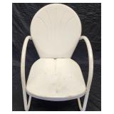 Vimtage white metal chair