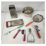 Lot vintage kitchenware