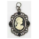 Cameo pendant