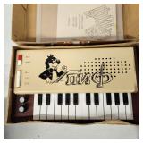 Vintage Russian kids synthesizer w instruktions