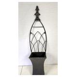 Metal wall planter