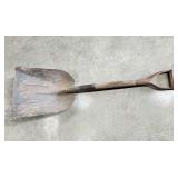 Wide shovel D handle