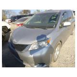 2011 TOYOTA SIENNA
