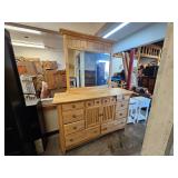 VERY NICE OAK DRESSER - like new