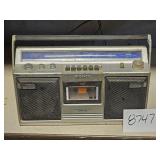 vintage poratble  radio / cassette - handle broke