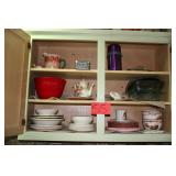 Pyrex dishes, bowls and plates