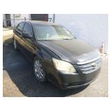 2005 TOYOTA--AVALON