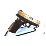 SPRINGFIELD ARMORY XD-40 PISTOL – 40 SW - SEMI-AUTO – STAINLESS OVER BLACK – GRIP AND LOWER FRAME GOOD COLOR – SLIGHT WEAR ON EDGES – TOP OF BBL SHOWS HOLSTER WEAR – S/N US426813