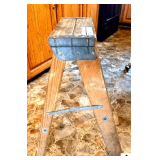 WOOD STEP LADDER/STOOL