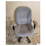 UPHOLSTERED OFFICE CHAIR