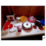 CHICKEN ROASTER - PLASTIC SHIFTER - MICROWAVE OLY PANT WIITH LIDE - TUPPERWARE MISC.