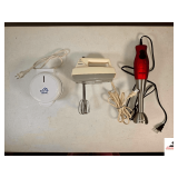 MARQUEE ELECTRIC HANDHELD MIXER W/BEATERS - BETTER CHEF EMERSION BLENDER - MINI ELECTRIC GRIDDLE - CONDITIONS UNKNOWN