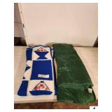 KNITTED BLUE & WHITE W/FLOWER VASES - THROW HOME TREND 50X60 GREEN BLANKET-. (TRAILER)