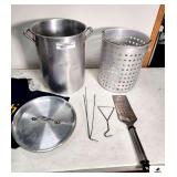 ALUMINUM STOCK POT AND FRYER BASKET INCLUDES SPATULA