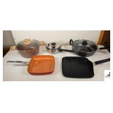 (5) COOKING POTS - BOIL POT W/ GLASS LID AND WOOD HANDLES - ROYAL PRESTIGE COOK POT - PAMPERED CHEF GRIDDLE PAN - RED COPPER FRYING SKILLET - COOKING POT WITH GLASS LID