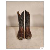 PAIR OF JUSTIN MENS COWBOY BOOTS - 10 1/2 SIZE STYLE B325 - SILVER STYLE TOE CAPS -