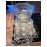 Punch bowl ï¿½ 15 glasses ï¿½ ladle