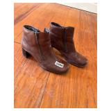 Ladies 8.5 zip up half boots